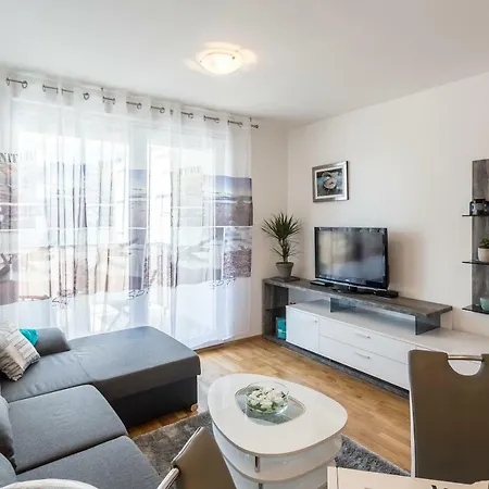 Luka Apartman *